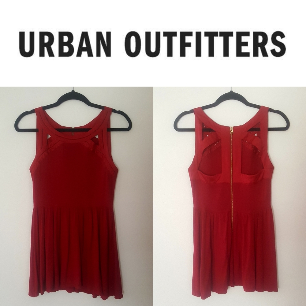 Silence + Noise Cut Out Sleeveless Tunic Blouse